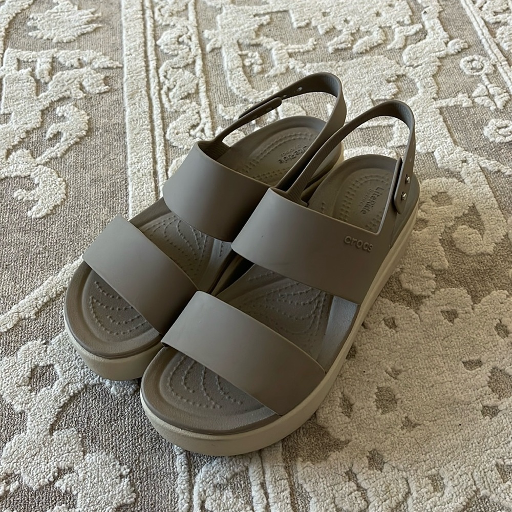 Crocs Women’s Neutral Platform Sandals (7)